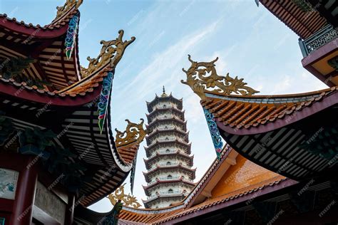 A Pagoda de Fuzhou: Uma Joia Arquietctural no Coração da China!