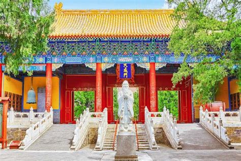 O Templo de Confúcio, um Santuário Histórico e Espiritual Envolto em Beleza Tradicional Chinesa!