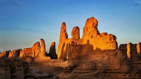  Parque Internacional de Xinjiang: Descubra a Magia das Culturas e a Beleza da Natureza!