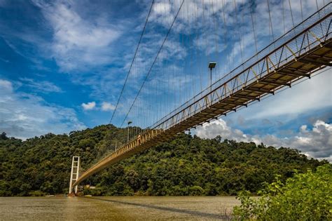  A Ponte do Céu Suspenso em Kuantan: Uma Jornada Entre Céu e Terra!