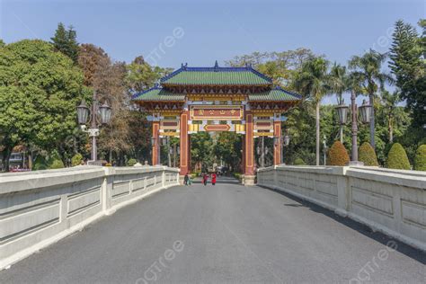 Parque Zhongshan Desperta a Nostalgia e Oferece Vistas de Infinitos Mares